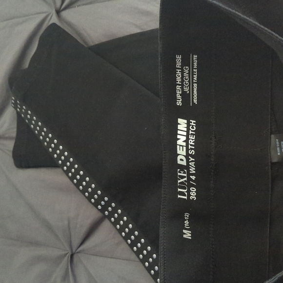 Luxe denim Studded jegging. - Picture 3 of 3